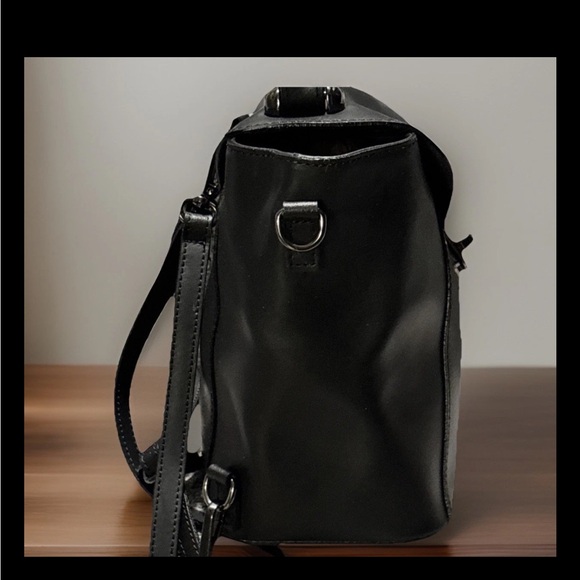 Luana Ferracuti Italian, Elegant Black Leather Handbag and Backpack - Picture 4 of 11